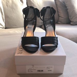 NWT Ann Taylor Grace Bow Sandal